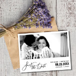 Cartão Postal De Anúncio Casamento de Foto do Script Elegante Salve a Data<br><div class="desc">Nosso casamento com fotos do Elegante Salve o cartão postal de data é uma forma na moda para anunciar seu dia especial com um toque de sofisticação. A frente do cartão-postal apresenta uma bela fonte de script anunciando "Salve a Data", e sua foto de noivado favorita toma palco central, exuberando...</div>