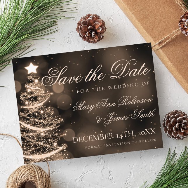 Cartão Postal De Anúncio Casamento Dourado de Natal Elegante Salve a Data (Elegant Black Gold Christmas Wedding Save The Date Announcement Postcard)