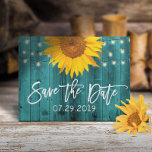 Cartão Postal De Anúncio Casamento Rustic Sunflower Teal Barn Salvar Data<br><div class="desc">Rústico Sunflower & String Lights Teal Barn Wood Casamento Salve os Anúncios de Data.</div>