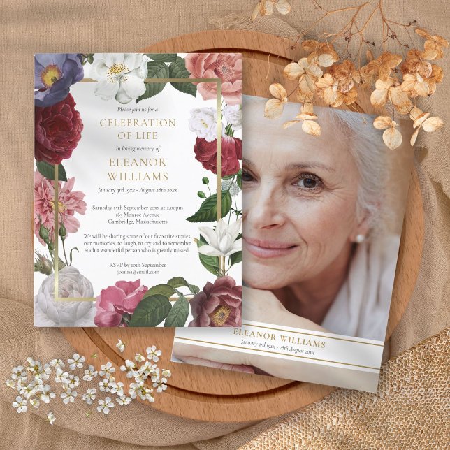 Cartão Postal De Anúncio Celebração de Vida Funeral Floral Foto (Floral Funeral Celebration of Life Photo Announcement Postcard)