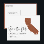 Cartão Postal De Anúncio Código QR do Mapa da Califórnia em Terracota Salva<br><div class="desc">Convide seus entes queridos para o seu casamento na Califórnia de uma forma elegante e moderna com este cartão postal de "Save the Date" com código QR, apresentando uma silhueta minimalista do mapa do estado da Califórnia. Quer você esteja planejando uma celebração glamorosa em Los Angeles, um casamento cênico no...</div>