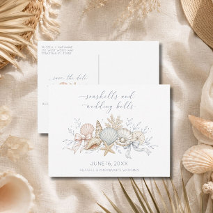 Cartão Postal De Anúncio Conchas Marinhas & Sininhos de Casamento na Praia