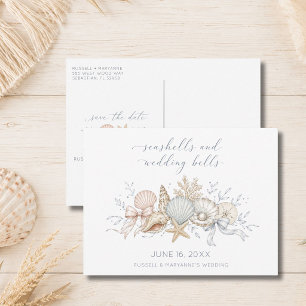 Cartão Postal De Anúncio Conchas Marinhas & Sininhos de Casamento no Beach