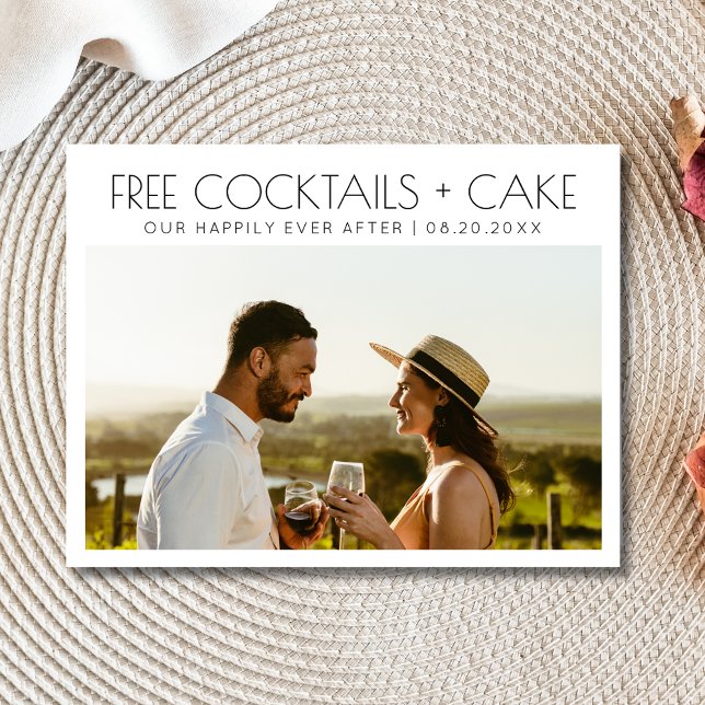 Cartão Postal De Anúncio Coquetéis Engraçados Bolo Casamento Salvem a Data (Funny Free Cocktails Cake Wedding Save the Date Postcard)