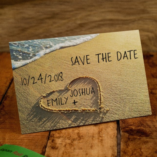 Cartão Postal De Anúncio Coração na Praia da Areia (Criador carregado)