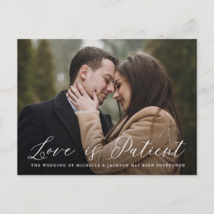Cartão Postal De Anúncio Elegante Caligrafia O Amor é Paciente Adiamento