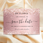 Cartão Postal De Anúncio Festa brilhante de 16 pincéis cor-de-rosa doce, gu<br><div class="desc">A Save the Date card for a Sweet 16, 16th festa de aniversário. Um fundo metálico cor-de-rosa pincelado decorado com rosa dourado falso poeira brilhante. Personalize e adicione uma data e nome/idade. O texto: Salvar a Data é gravado com um script de estilo com letra de tendência grande com alternâncias....</div>