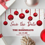 Cartão Postal De Anúncio Festa de Natal Red Bauble Moderno Salve a Data<br><div class="desc">Na moda de natal,  salve o cartão de anúncio de data,  com fundo branco de inverno,  borbulhas vermelhas,  luzes de cordas e um modelo clássico,  editável,  que é facilmente personalizado.</div>