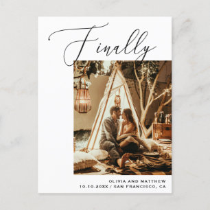 Cartão Postal De Anúncio Finalmente. Preto e branco elegante Guardar a Data