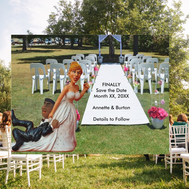 Cartão Postal De Anúncio Finalmente Salve a Data Casal Interracial Engraçad (Finally Save the Date Funny Interracial Couple Announcement Postcard)