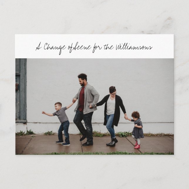 Cartão Postal De Anúncio Foto da família Whimsical Script Nova Movimentação (Frente)