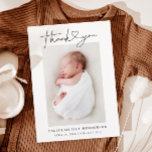 Cartão Postal De Anúncio Foto de Bebê Obrigado Coração Nascimento Moderno<br><div class="desc">Este cartão postal de modelo de anúncio de na moda de nascimento de fotografia elegante apresenta uma fotografia do seu bebê ou menina recém-nascido, mensagem personalizada que pode ser personalizada, texto tipográfico com letra de mão que diz "Obrigado" com um coração entre as palavras. Adicione o nome do seu bebê...</div>