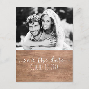 Cartão Postal De Anúncio Foto de casamento rústico SAVE THE DATE em madeira