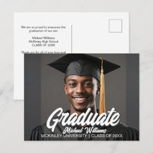 Cartão Postal De Anúncio Foto de Graduado com Rótulo de Graduação em Letra