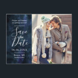 Cartão Postal De Anúncio Foto em Aquarela Azul Marinho Save the Date<br><div class="desc">Elegante e moderno cartão postal save the date para o seu casamento azul marinho! O fundo é feito em bela aquarela. Você pode adicionar sua própria foto de noivado. Adicione a data do casamento, cidade e estado, site, etc. Os textos são facilmente personalizáveis online. Personalização facilitada com textos na parte...</div>