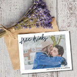 Cartão Postal De Anúncio Foto Gratuita, Casamento Salve a Data<br><div class="desc">Salve os cartões postais de data que são para o casal divertido que mal pode esperar para compartilhar sua data de casamento com sua família e amigos. O engraçado design de "Bebidas grátis (e vamos nos casar)" é personalizado com sua foto opaca na frente. Adicione seu endereço de retorno e...</div>