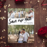Cartão Postal De Anúncio Fotos do Black Script 4 Casamento Salve nossa Data<br><div class="desc">Salve o cartão postal de data que você pode personalizar com quatro de suas próprias fotos,  três menores e uma maiores. Salvar nossa data é gravada na diagonal no cartão-postal em um script preto. Adicione seus nomes e data de casamento em uma fonte limpa.</div>