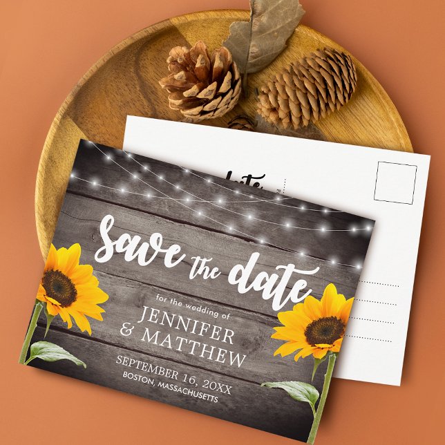 Cartão Postal De Anúncio Girassol Country Luz de Madeira Casamento Salvar a (Country Sunflower Wood Light Wedding Save The Date Announcement Postcard)