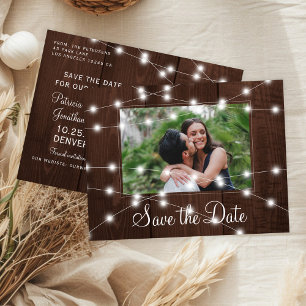 Cartão Postal De Anúncio Luzes rústicas, cartão de casamento de fazenda par