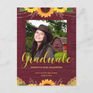 Cartão Postal De Anúncio Marrom Rústico de Girassol e Graduação Dourada 