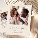 Cartão Postal De Anúncio Mínimo de 2 fotos Beige Salve a data<br><div class="desc">Este cartão postal simples e minimalista "Salvar a Data" apresenta uma fotografia quadrada acima das palavras "Salvar a Data" no elegante roteiro preto de escrita manual, seguido pelos nomes dos casais, pela data do casamento e pela cidade em sans serif em um fundo bege. Adicione uma segunda foto horizontal e...</div>