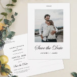 Cartão Postal De Anúncio Moderno do Script Elegante Salve o Casamento de Fo<br><div class="desc">Este casamento de fotos moderno minimalista salve a data do cartão postal mostra um roteiro elegante sob sua foto. Este script 'Salvar a Data' na frente e a parte traseira está em preto. Este script não pode ser alterado. A cor padrão dos seus nomes na frente também é preta, e...</div>