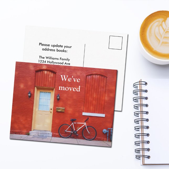 Cartão Postal De Anúncio Movimentamos a Bicicleta da Casa Vermelha Moderna  (Criador carregado)