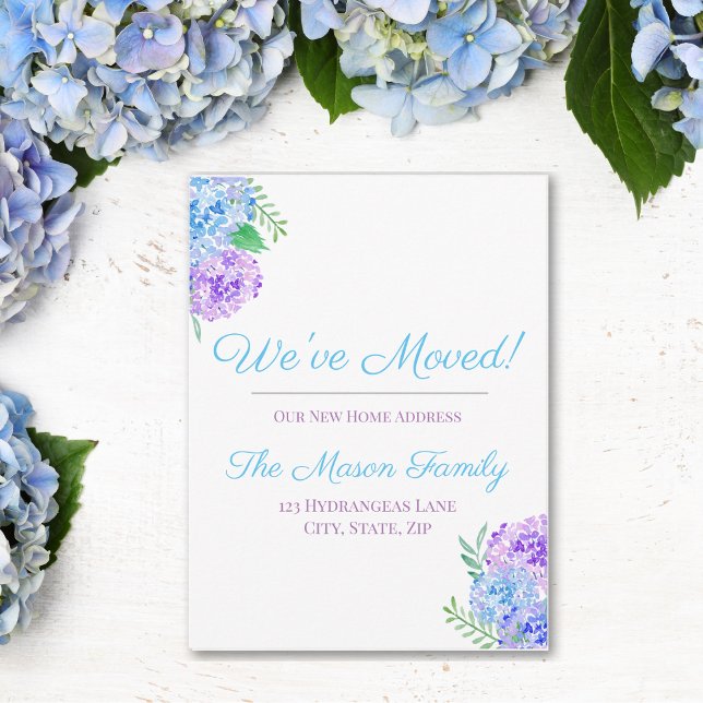 Cartão Postal De Anúncio Movimentamos Hydrangeas de Aquarelas como Novo End (Charm loved ones with watercolor blooms, announcing your move sweetly and stylishly.)