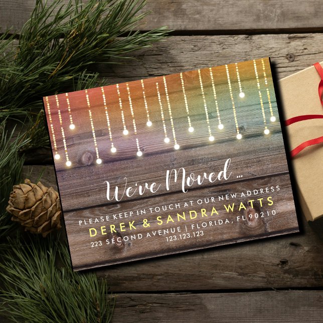 Cartão Postal De Anúncio Mudança de endereço mudamos de casa madeira, luzes (Criador carregado)