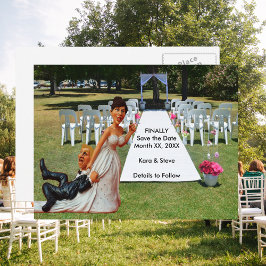 Cartão Postal De Anúncio Noivas Arrastando Bonecos do Noivo Moreno e Loiro