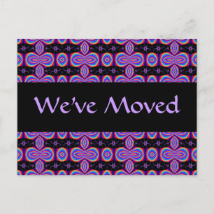 Cartão Postal De Anúncio Nós movemos roxo e fractal preto