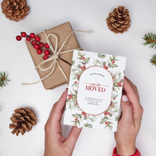 Cartão Postal De Anúncio Nós Mudamos Winter Pine Red Berry (Celebrate the new beginning with this festive 'We've Moved" postcard!
)