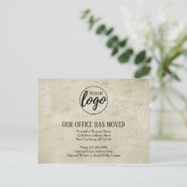 Cartão Postal De Anúncio Nova mudança de endereço com o pergaminho do logot