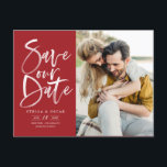 Cartão Postal De Anúncio Pincel de Aquarela Vermelha Caligrafia Salve Nossa<br><div class="desc">Pincel de Aquarela Vermelha Caligrafia Foto Salve Nossa Data Cartão Postal | Anuncie para familiares e amigos a data do seu casamento com este cartão personalizável de salvar a data. Ele apresenta caligrafia moderna manuscrita em um fundo vermelho. Este cartão de salvar a data de foto elegante é perfeito para...</div>