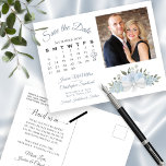 Cartão Postal De Anúncio Rosas Azuis Dusty Foto e calendário Salvar a Data<br><div class="desc">Este casamento rústico Salve o cartão postal da Data apresenta um elegante design floral de aquarela com um buquê de belos rosas pintados à mão e flores em tons de azul empoeirado. O lado esquerdo do cartão tem um calendário personalizável com um coração à volta da data do seu casamento,...</div>