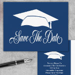 Cartão Postal De Anúncio Salvar a Formatação de Data - Simples Escola Azul<br><div class="desc">Estes modernos cartões salve a data de graduação simples e azul são uma forma na moda de celebrar sua próxima formatura. As cartas são uma forma perfeita de comemorar a sua próxima formatura,  e são excelentes de enviar para amigos e familiares.</div>