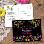 Cartão Postal De Anúncio Salve a Data Floral Mexicana Fiesta Black<br><div class="desc">Salve o Cartão-postal de data que você pode personalizar para se adequar a qualquer ocasião. O design floral tem abundância de bonito flores mexicanas Fiesta na frente com uma tipografia doce, rosa e preta. O modelo está configurado para você personalizar o cartão postal com sua data especial, sua ocasião e...</div>