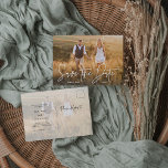 Cartão Postal De Anúncio Simple Boho | Imagem do Script Elegante Salvar a D<br><div class="desc">Este simples e boho casamento salve a data do cartão-postal mostra sua foto pessoal na frente,  com elegante e moderna tipografia de roteiro manuscrito. A parte de trás do cartão tem bastante espaço para todos os seus detalhes de casamento,  todos impressos sobre uma capa pura da sua segunda foto.</div>