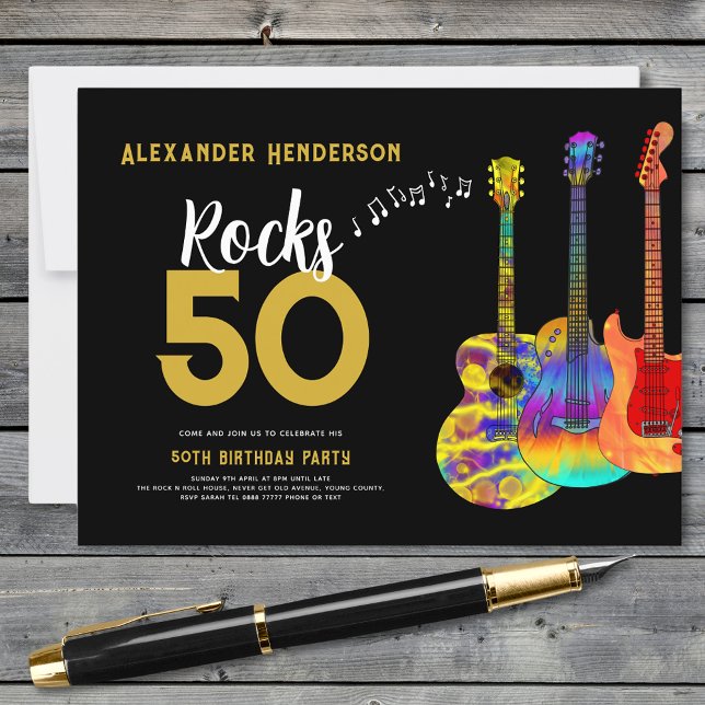 Cartão Postal De Convite 50ª Festa de aniversário Musical Guitar Rocks 50 (Rock and roll black and gold 50th birthday party budget postcard invitation with funky guitars)