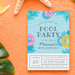 Cartão Postal De Convite Aniversário do Partido da Piscina das Folhas Moder<br><div class="desc">Um design de verão divertido, com uma piscina enquadrada por frondes de palma, rosquinhas flutuantes de piscina e um flutuador de piscina de abacaxi. Os detalhes da festa são separados em duas partes: o convite é colocado na piscina na tipografia moderna e os detalhes da festa estão abaixo em um...</div>