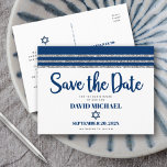 Cartão Postal De Convite Bar Mitzvah Salve o script Blue Tallit do Marinho<br><div class="desc">Certifique-se de que todos os seus amigos e parentes serão capazes de celebrar o marco Bar do seu filho Mitzvah! Enviar este cartão postal de anúncio legal, exclusivo, moderno e personalizado "Salvar a Data". A tipografia de escrita azul-marinho, estrela de David e um talento gráfico listrado azul-marinho e prateado inspiraram...</div>