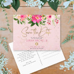 Cartão Postal De Convite Bat Mitzvah Salva a Data Cor Floral Rosa<br><div class="desc">Certifique-se de que todos os seus amigos e parentes serão capazes de celebrar o marco da sua filha Bat Mitzvah! Enviar este cartão postal personalizado "Salvar a Data". Uma aquarela floral, cor-de-rosa e cor-de-pêssego, impressionante, com a tipografia de um script de folha de ouro falso e a rosa poeira poeirenta...</div>
