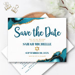 Cartão Postal De Convite Bat Mitzvah Salva o Script Agate Turquoise de Data<br><div class="desc">Certifique-se de que todos os seus amigos e parentes serão capazes de celebrar o marco da sua filha Bat Mitzvah! Enviar este cartão postal de anúncio legal, exclusivo, moderno e personalizado "Salvar a Data". A tipografia do roteiro azul-escuro e a estrela dourada-falsa de David sobrepõem um fundo branco simples e...</div>