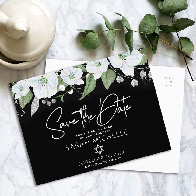 Cartão Postal De Convite Bat Mitzvah Salve Data Floral Preto Prata Script (Criador carregado)