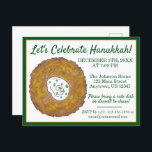 Cartão Postal De Convite Celebrar Chanucá Trava Festa de Feriados Judeus<br><div class="desc">O convite apresenta uma ilustração original de uma panqueca de batata latke clássica, tocada com creme azedo, com o VAMOS CELEBRATE HANUKKAH em uma fonte verde divertida. Simplesmente personalize com suas informações de festas de férias em Chanukah. Esta ilustração latka também está disponível em produtos de partes coordenadoras e decoração....</div>