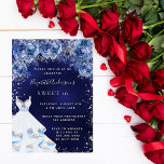 Cartão Postal De Convite Doce 16 marinho azul vestido brilhante festa flora<br><div class="desc">Um convite moderno, na moda e glamouroso para uma doce festa de aniversário 16, 16. Um fundo de marinho com brilhos falso prateados, um vestido e rosas azuis, florais. A cor de fundo azul é irregular. O nome é escrito com um moderno estilo escrito à mão. Personalize e adicione os...</div>