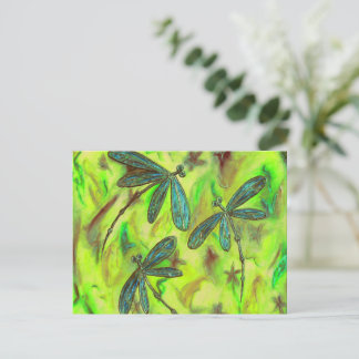 Cartão Postal De Convite Dragões pesados em um céu estrelado