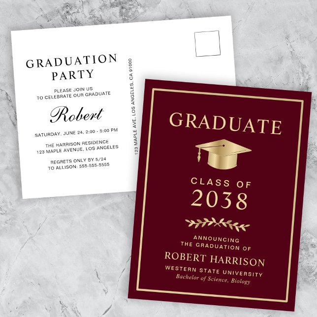 Cartão Postal De Convite Festa Dourada Elegante Burgundy (An elegant college graduation party invitation postcard to celebrate the graduate's achievements)