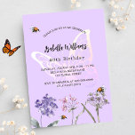 Cartão Postal De Convite Flores silvestres violetas-borboleta-festa de aniv<br><div class="desc">Um fundo colorido violeta e lavanda. Decorados com abelhas e pintados de flores silvestres em violeta,  rosa e uma borboleta grande. Personalize e adicione um nome e detalhes da parte.</div>