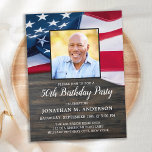 Cartão Postal De Convite Foto personalizada patriótica USA American Flag Bi<br><div class="desc">CONVITES DE ANIVERSÁRIO da bandeira americana. Convide amigos e família para a sua celebração patriótica de aniversário com estes convites modernos da bandeira americana. Personalize este convite da bandeira americana com seu evento, foto, nome e detalhes da festa. Este convite à bandeira americana também é perfeito para a aposentadoria militar,...</div>
